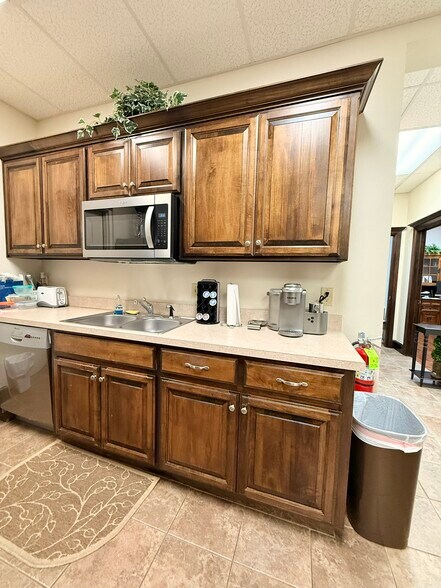 More Photos Of 3560-3564 Macdonnell Dr, Norman Light Distribution For Lease