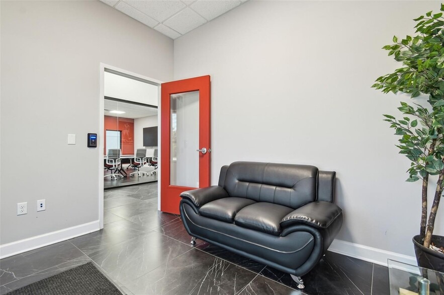 More Photos Of 13908 Monroes Business Park, Tampa Office Residential For Sale