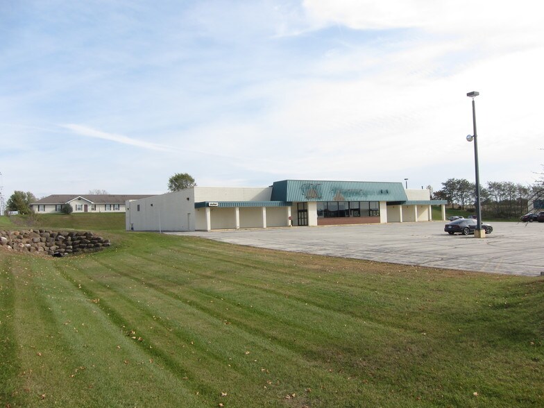 More Photos Of 720-756 Broadway St, Berlin Freestanding For Sale