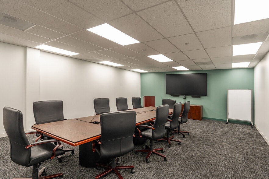 More Photos Of 200-206 Welsh Rd, Horsham Township Research And Development For Lease