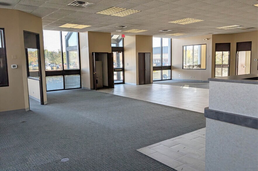 More Photos Of 151 E Irving Park Rd, Streamwood Bank For Lease