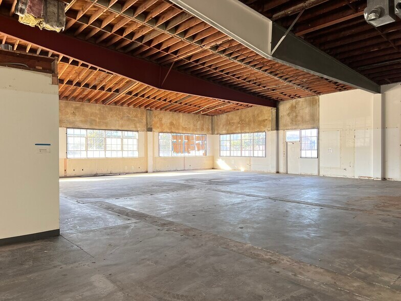 More Photos Of 600 Lairport St, El Segundo Warehouse For Lease