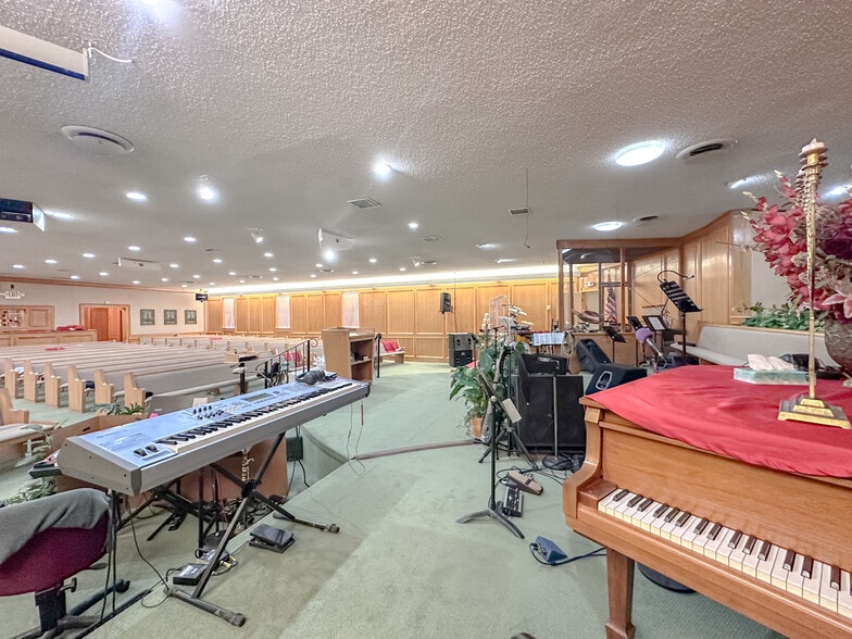 More Photos Of 2833 W Main St, Jenks Religious Facility For Sale