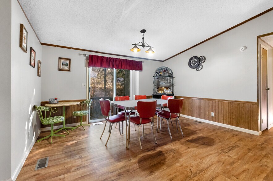 More Photos Of 7450 Highway 187, Eureka Springs Restaurant For Sale