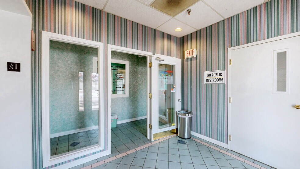 More Photos Of 1701 Spring St, Jeffersonville Medical For Sale