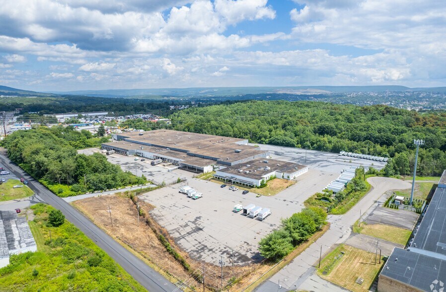 More Photos Of 1000 N South Rd, Scranton Warehouse For Lease