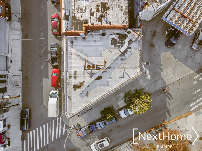 More Photos Of 3106 Astoria Blvd, Astoria Office Residential For Sale
