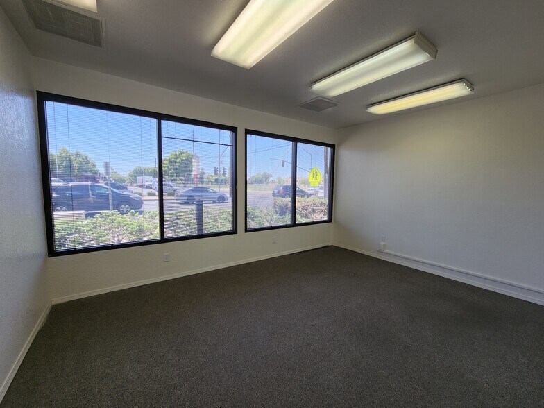 More Photos Of 445 W Dakota Ave, Fresno Office Residential For Sale