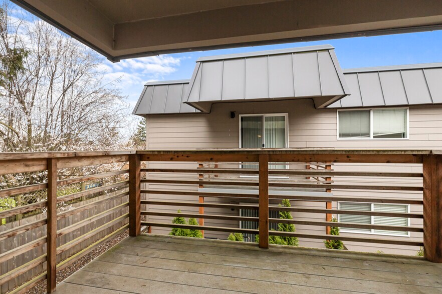 More Photos Of 1570 James St, Woodburn Apartments For Sale