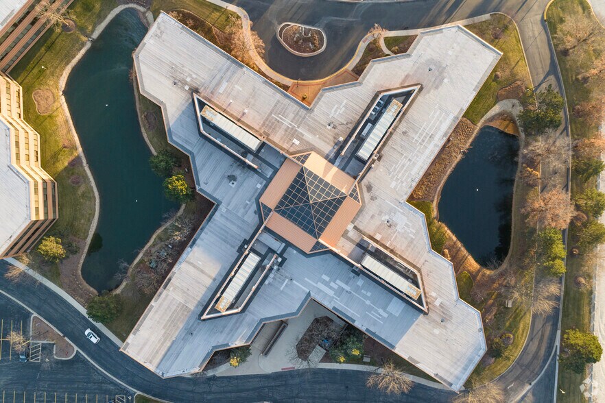 More Photos Of 1420 Kensington Rd, Oak Brook Office For Lease