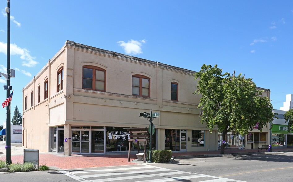 Primary Photo Of 1401-1415 7th St, Sanger Storefront For Lease