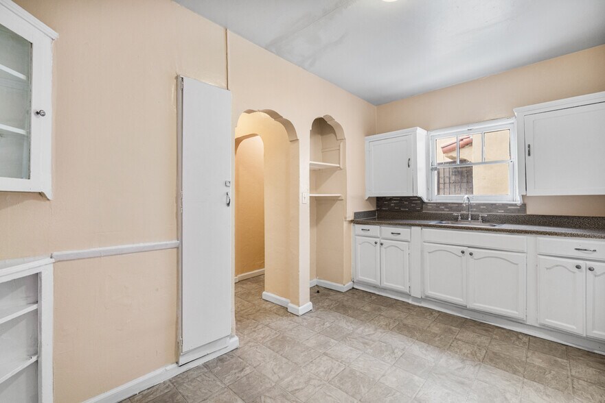 More Photos Of 1836 Lansdowne Ave, Los Angeles Multifamily For Sale