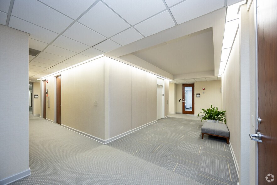 More Photos Of 6075 The Corners Pky, Peachtree Corners Office For Lease