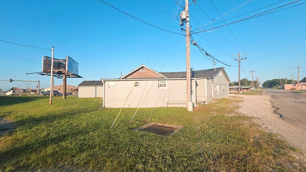 More Photos Of 1801 S National, Fort Scott Convenience Store For Sale