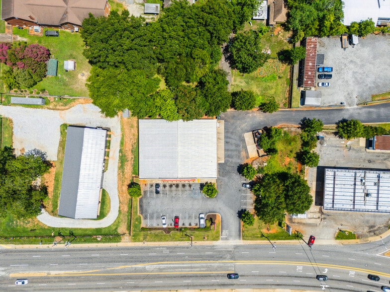More Photos Of 1605 W Blue Ridge Dr, Greenville Freestanding For Lease