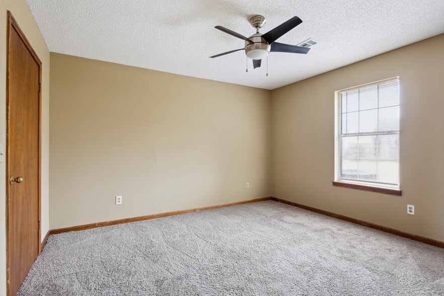 More Photos Of 124 Evergreen Trl, Cartersville Apartments For Sale