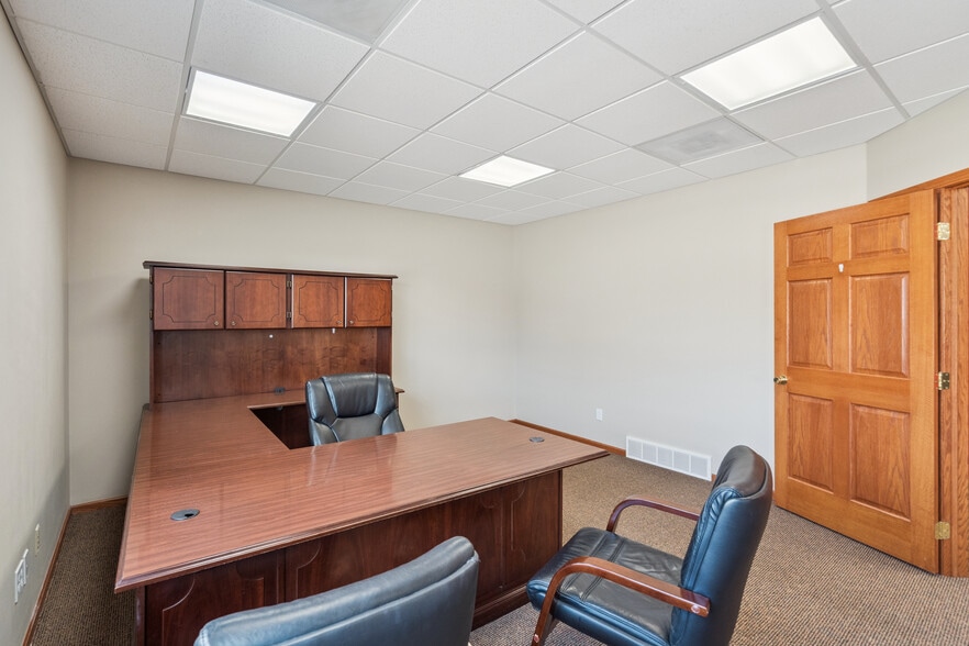 More Photos Of 101 E Linn St, Marshalltown Office For Sale