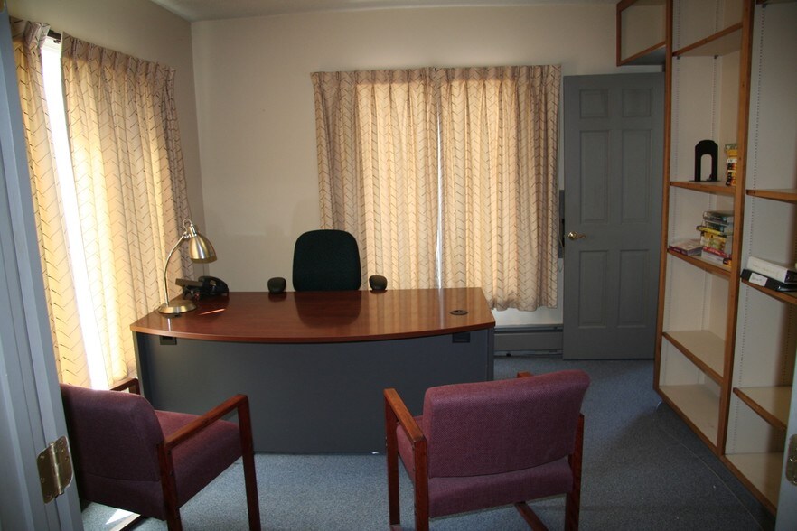 More Photos Of 198 North Main St, Rutland Town Office For Lease