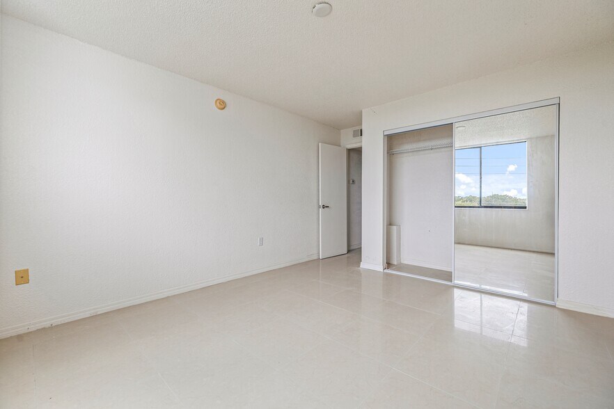 More Photos Of 2424 W Tampa Bay Blvd, Tampa Multifamily For Sale