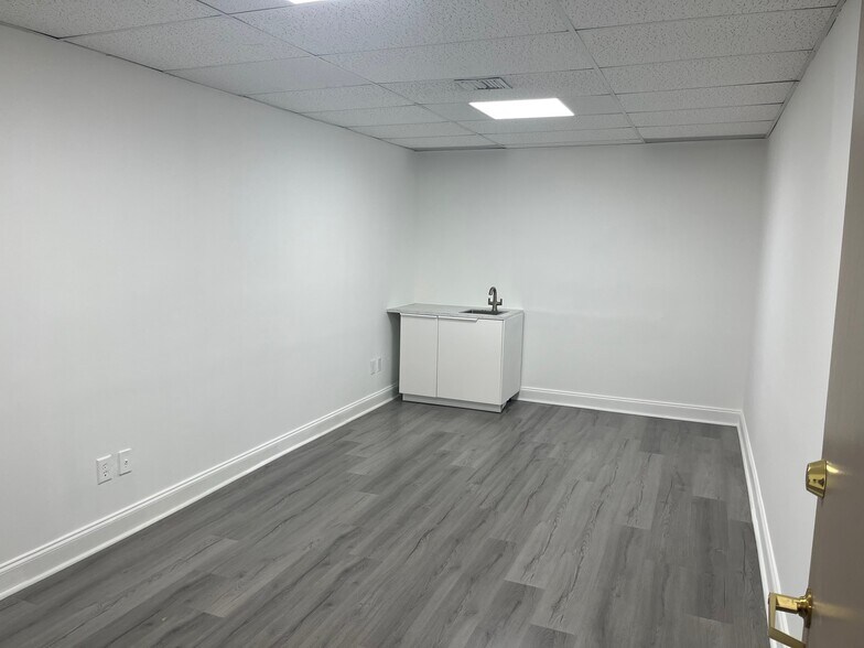 More Photos Of 1920 E Hallandale Beach Blvd, Hallandale Beach Medical For Sale