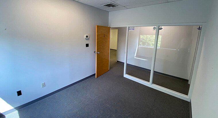 More Photos Of 2800 N Parham Rd, Richmond Office For Sale