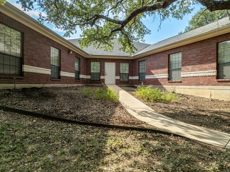 More Photos Of 625 Kennedy Ct, Belton Office For Sale