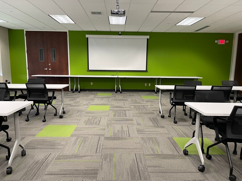 More Photos Of 11492 Bluegrass Pky, Louisville Office For Lease