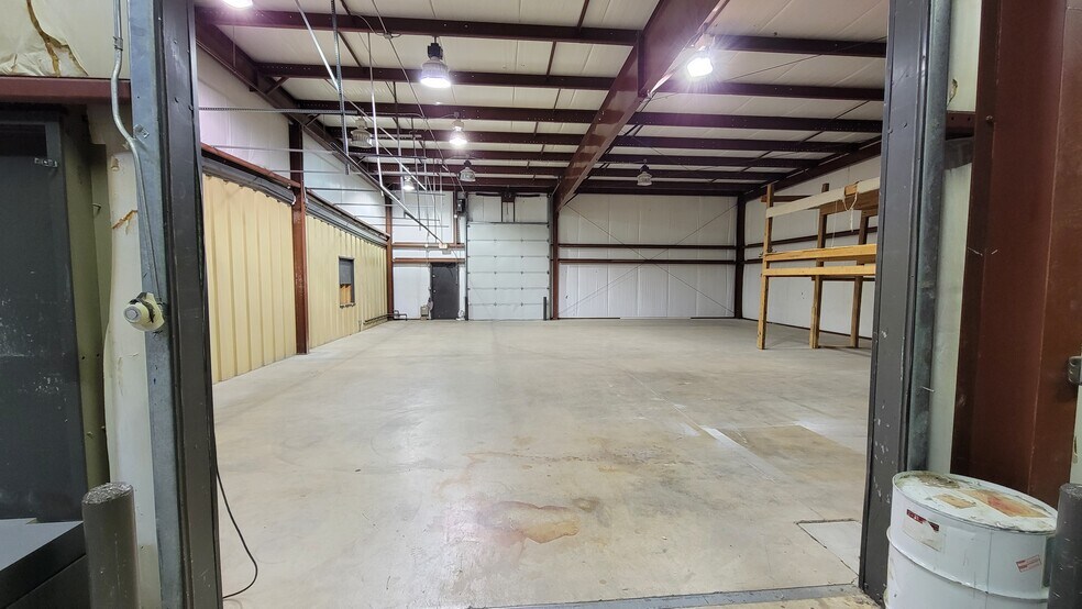 More Photos Of 1222 US HWY 50, Chillicothe Flex For Sale