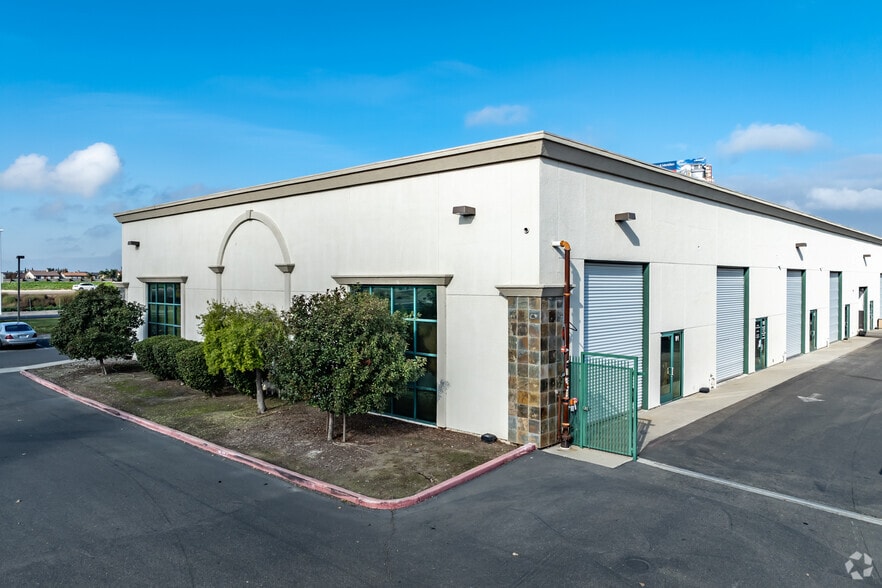 More Photos Of 103 Darcy Pky, Lathrop Flex For Lease