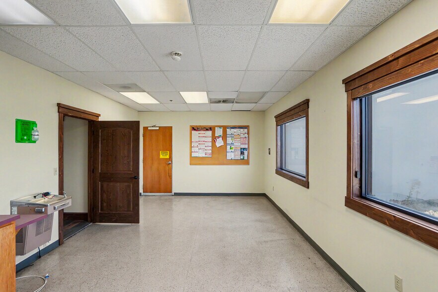 More Photos Of 3025 Kathryn Ave NE, Albany Warehouse For Lease