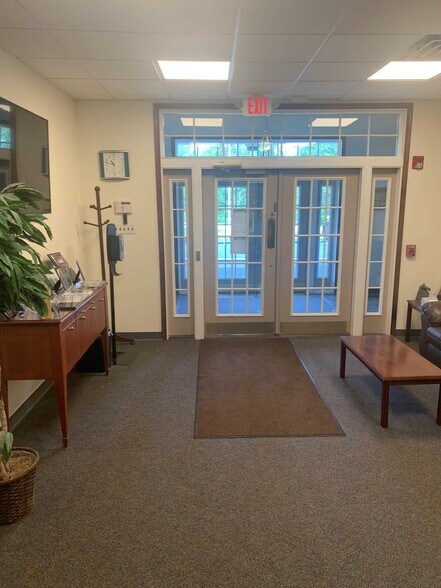 More Photos Of 20 Senn Dr, Chester Springs Light Manufacturing For Sale