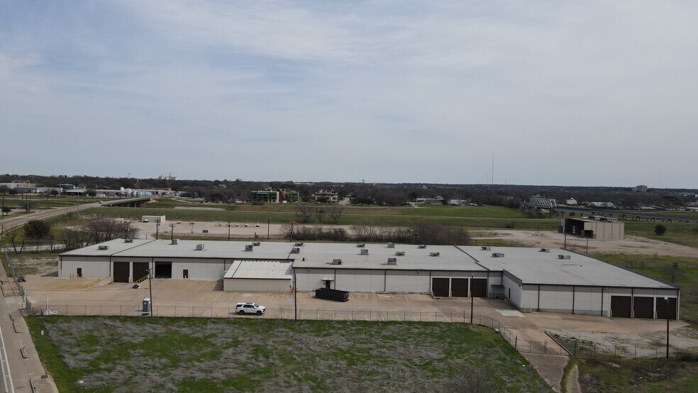 More Photos Of 2020 E 4th St, Fort Worth Warehouse For Sale