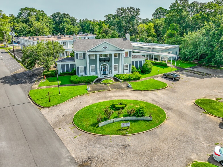 More Photos Of 2005 N Country Club Dr, Montgomery Schools For Sale