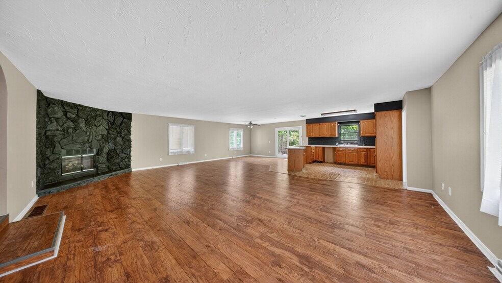 More Photos Of 29369 Lorain Rd, North Olmsted Flex For Sale