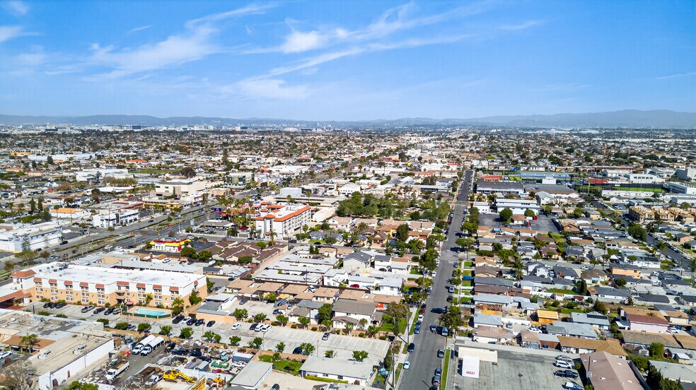 More Photos Of 15003 Larch Ave, Lawndale Apartments For Sale