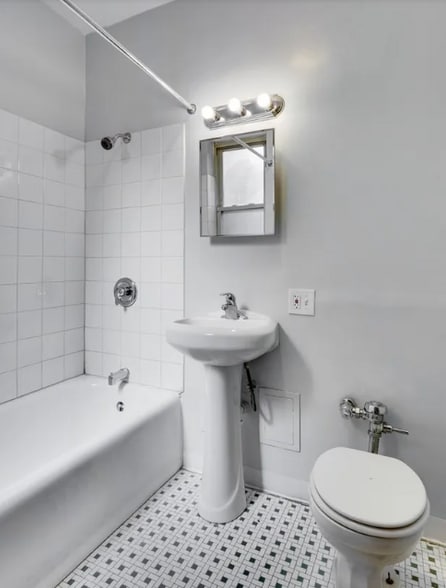 More Photos Of 8058 S Hermitage Ave, Chicago Apartments For Sale