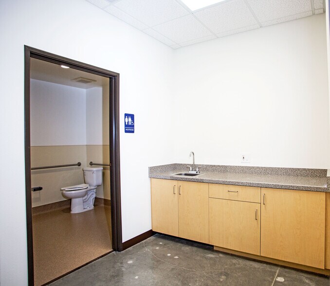 More Photos Of 4572 Telephone Rd, Ventura Warehouse For Lease