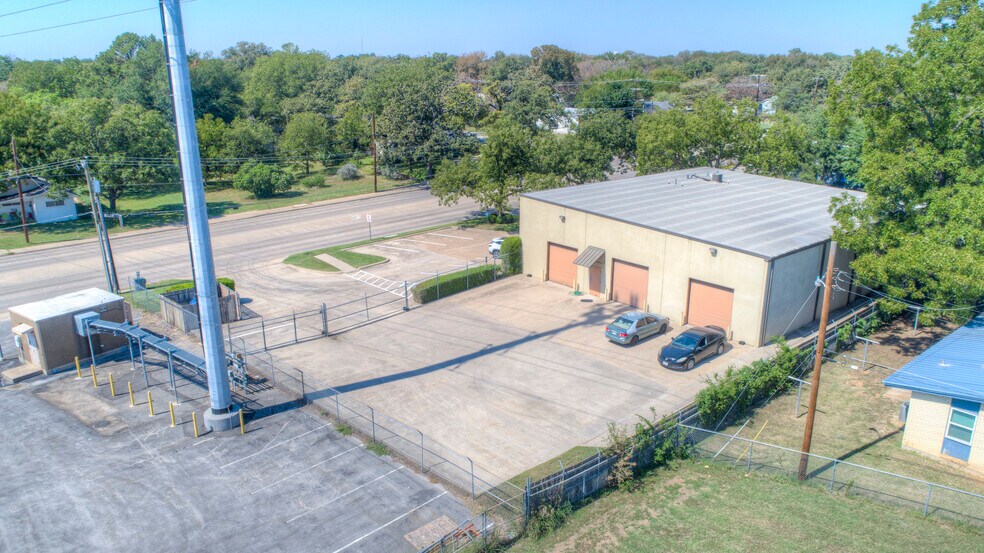 Primary Photo Of 2620 Carson St, Haltom City Light Distribution For Lease