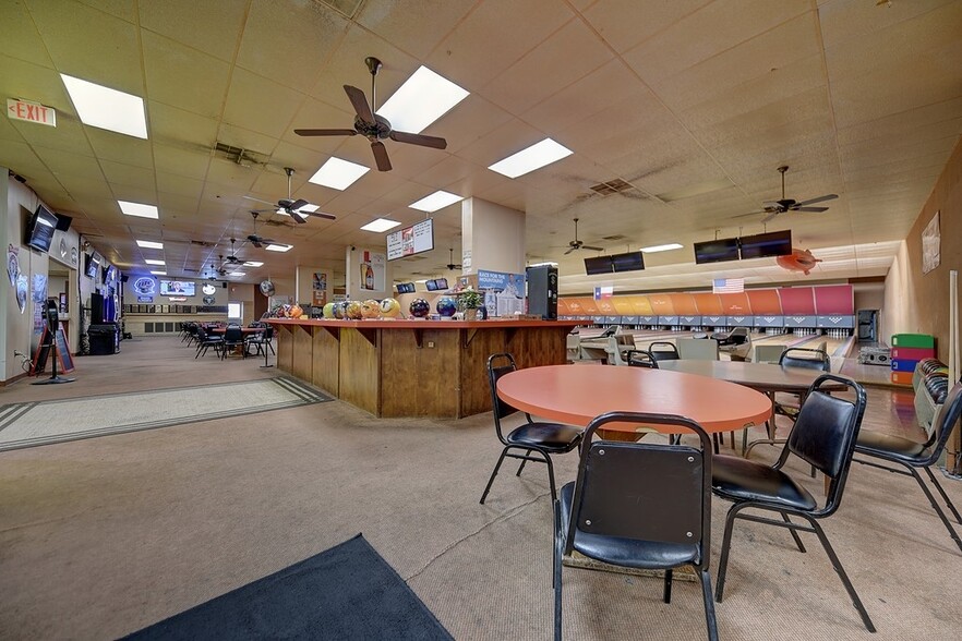 More Photos Of 233 College St, Schulenburg Sports And Entertainment For Sale