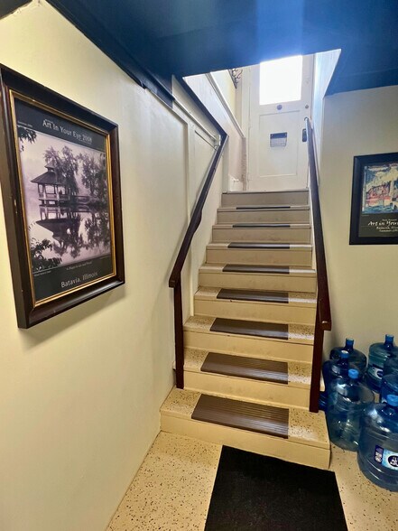 More Photos Of 232 S Batavia Ave, Batavia Office For Sale