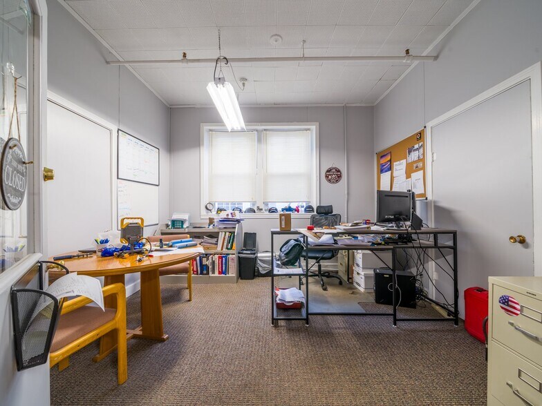 More Photos Of 50 Franklin St, Batavia Flex For Sale