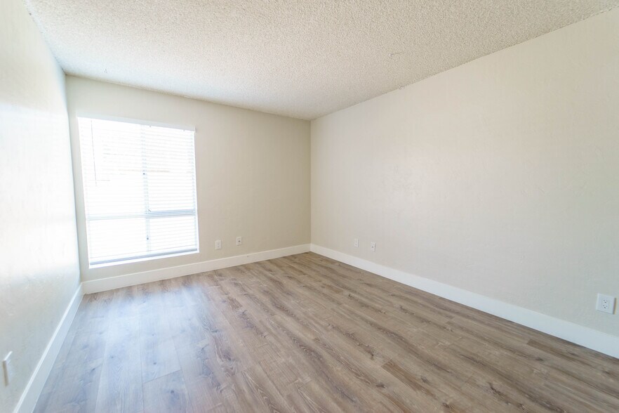 More Photos Of 12430 Oak Knoll Rd, Poway Apartments For Sale