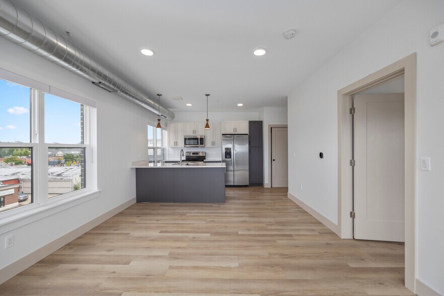 More Photos Of 27 S Squirrel Rd, Auburn Hills Coworking Space