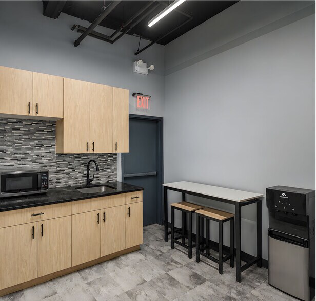 More Photos Of 975A E 13th St, Brooklyn Storefront Retail Office For Lease
