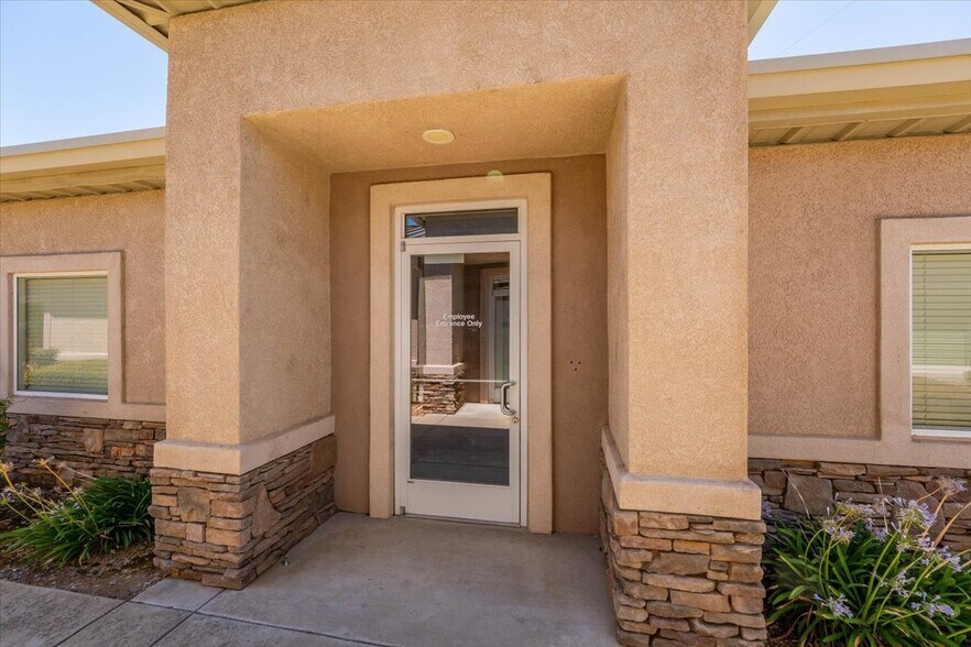 More Photos Of 2155 Larkspur Ln, Redding Office For Sale