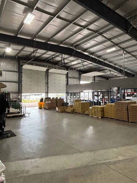 More Photos Of 3543 Steelhead Run Dr NE, Albany Warehouse For Lease
