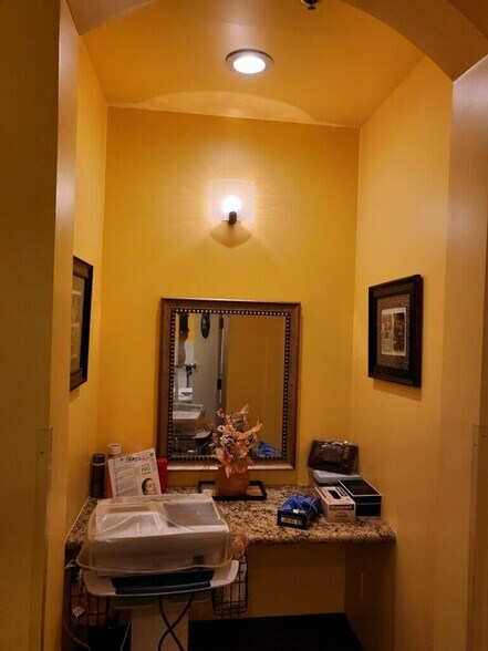 More Photos Of 9900 Stockdale Hwy, Bakersfield Medical For Sale