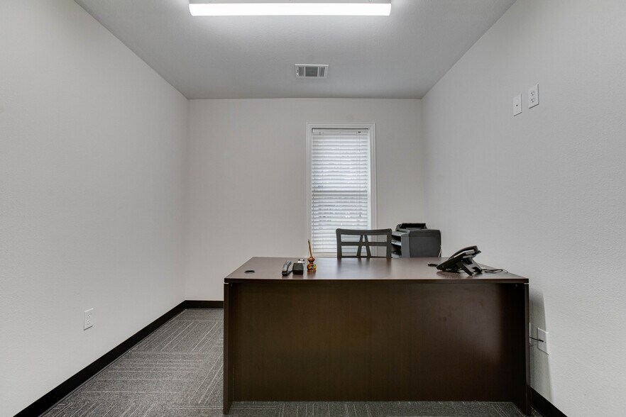 More Photos Of 5905 Treaschwig Rd, Spring Office For Lease