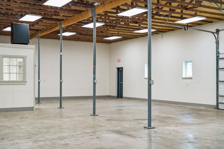 More Photos Of 1719 Signal Point Rd, Charleston Self Storage For Sale
