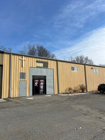 Primary Photo Of 677 Dawson Dr, Newark Industrial For Lease
